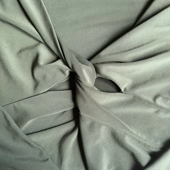 Charlotte Russe green crop top - Picture 2 of 4